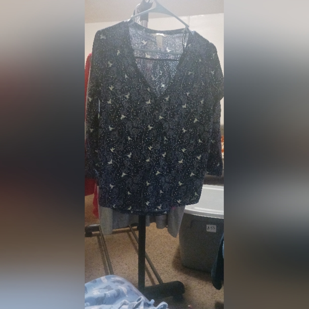 H& MWomen's Blue Bird Patterned Top Small A-20